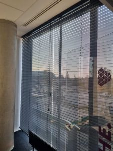 Żaluzja aluminiowa perforowana - biuro Poznań